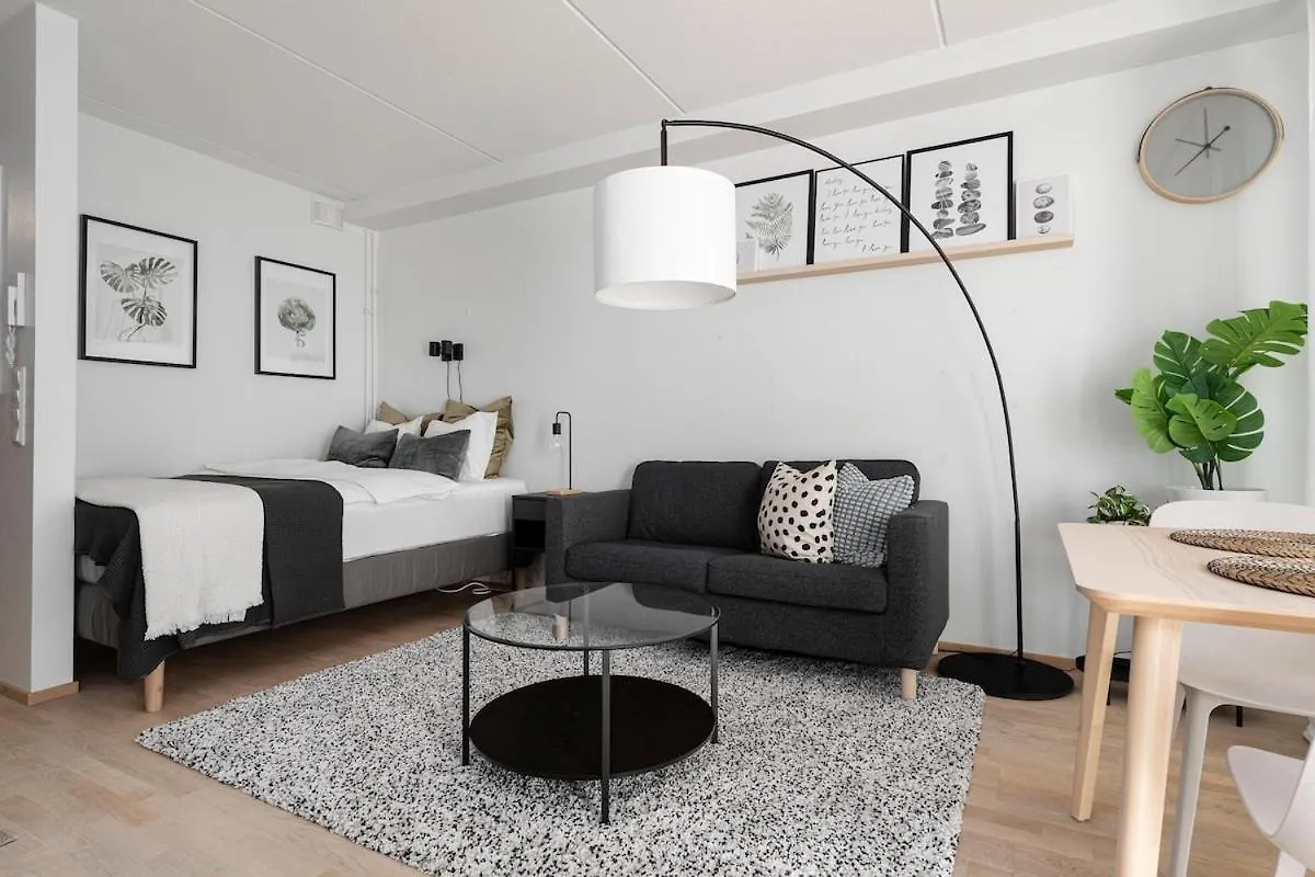 Stylish, 450 M Walk To The Estonian Ferry, Free Parking And Balcony Apartment Helsinki