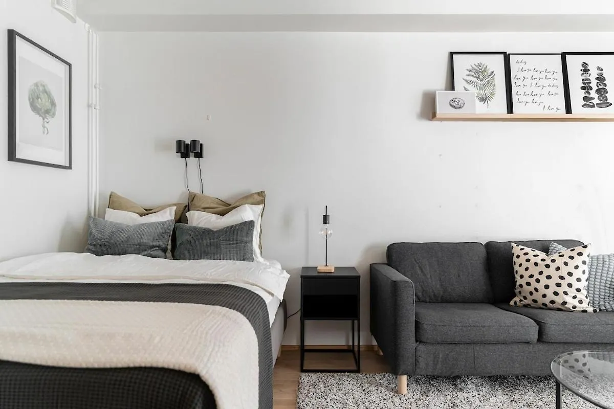 Stylish, 450 M Walk To The Estonian Ferry, Free Parking And Balcony Apartment Helsinki
