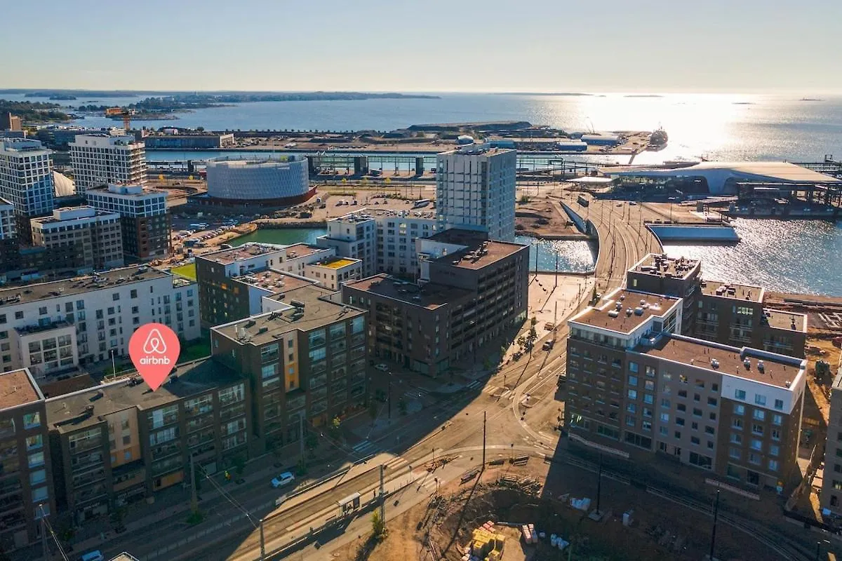 Stylish, 450 M Walk To The Estonian Ferry, Free Parking And Balcony Apartment Helsinki