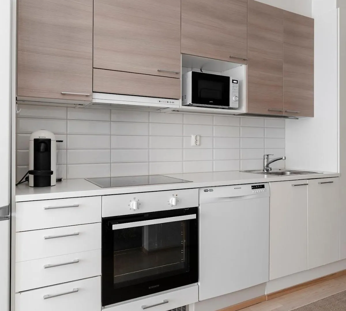 Stylish, 450 M Walk To The Estonian Ferry, Free Parking And Balcony Apartment Helsinki
